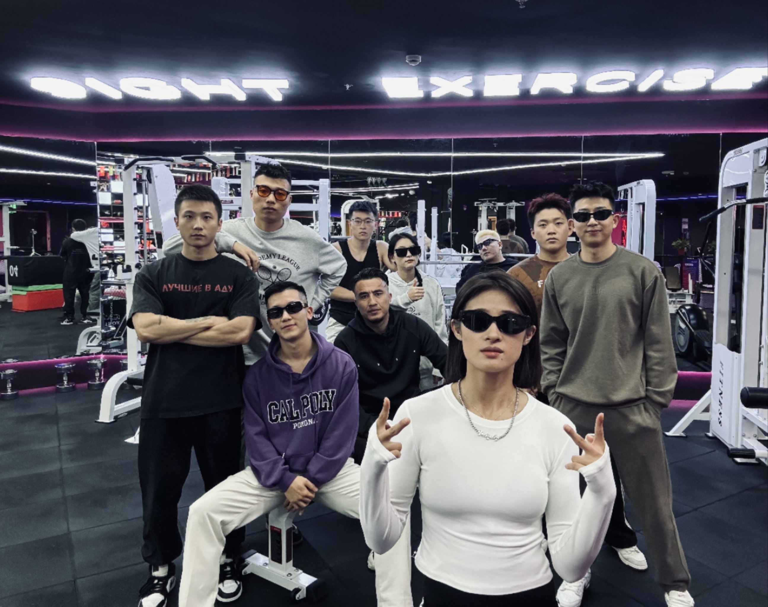 教练团队经验丰富，推动球员进步