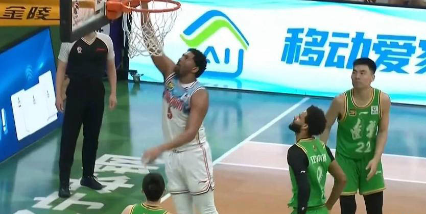 黑龙江男篮苦战不懈，雄心勃勃向前冲