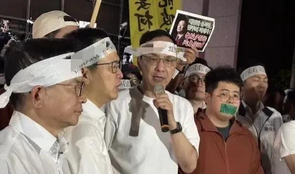 开云体育h5-黑马逆袭，实力强队遭遇重大挑战